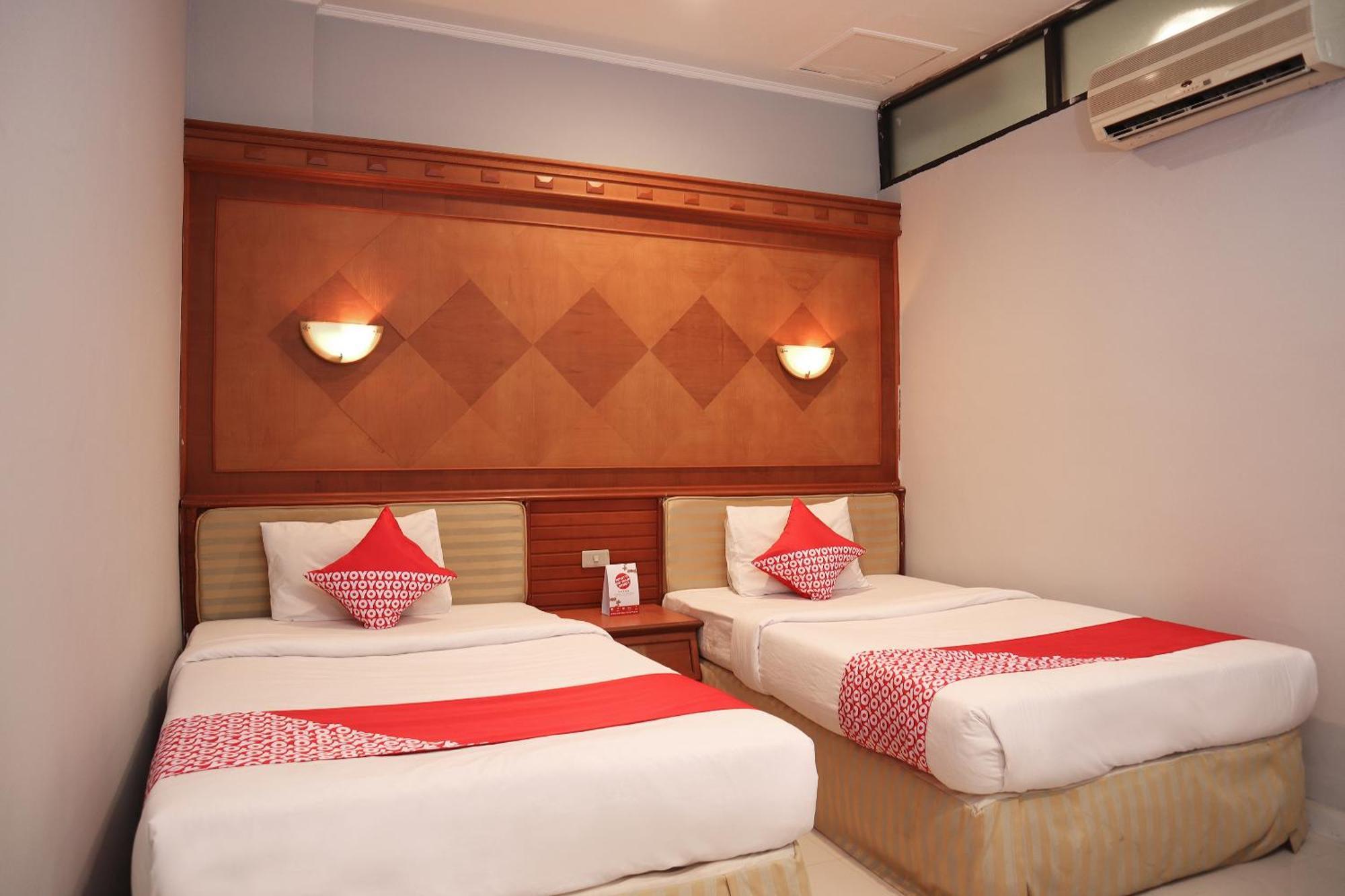 Oyo 742 Mona Plaza Hotel Pekanbaru Luaran gambar