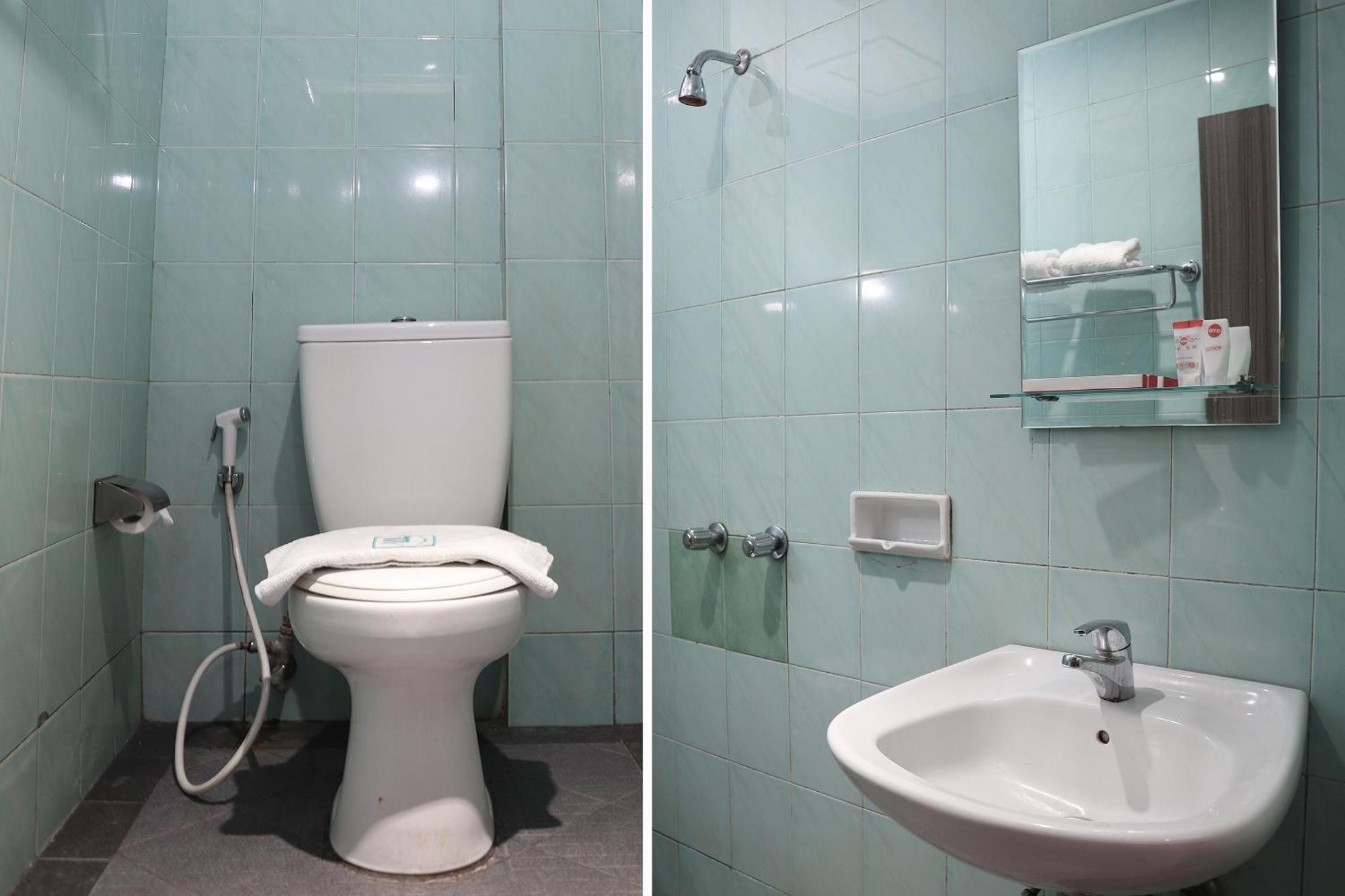 Oyo 742 Mona Plaza Hotel Pekanbaru Luaran gambar