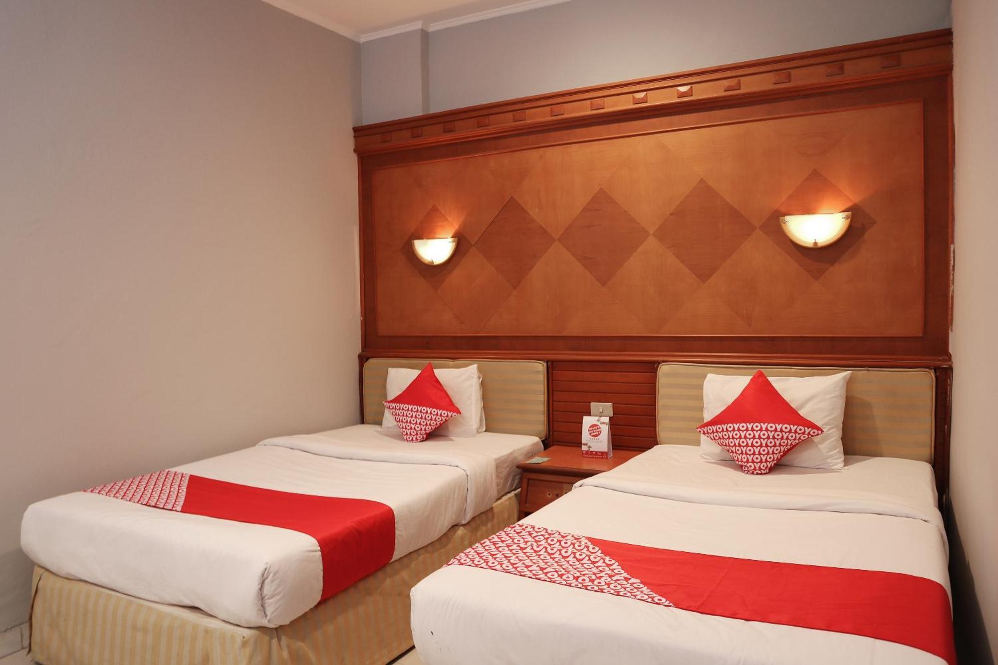 Oyo 742 Mona Plaza Hotel Pekanbaru Luaran gambar