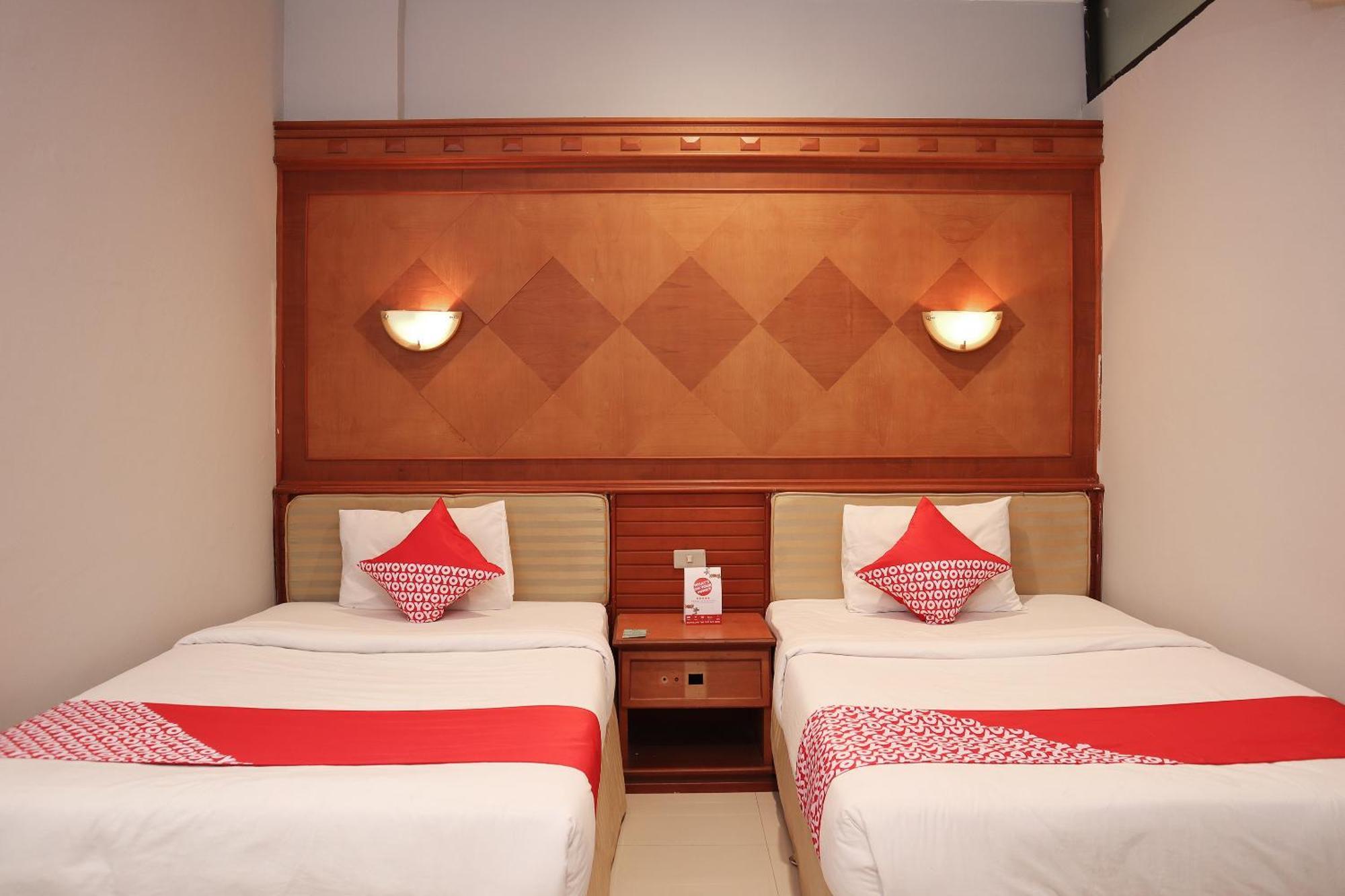Oyo 742 Mona Plaza Hotel Pekanbaru Luaran gambar