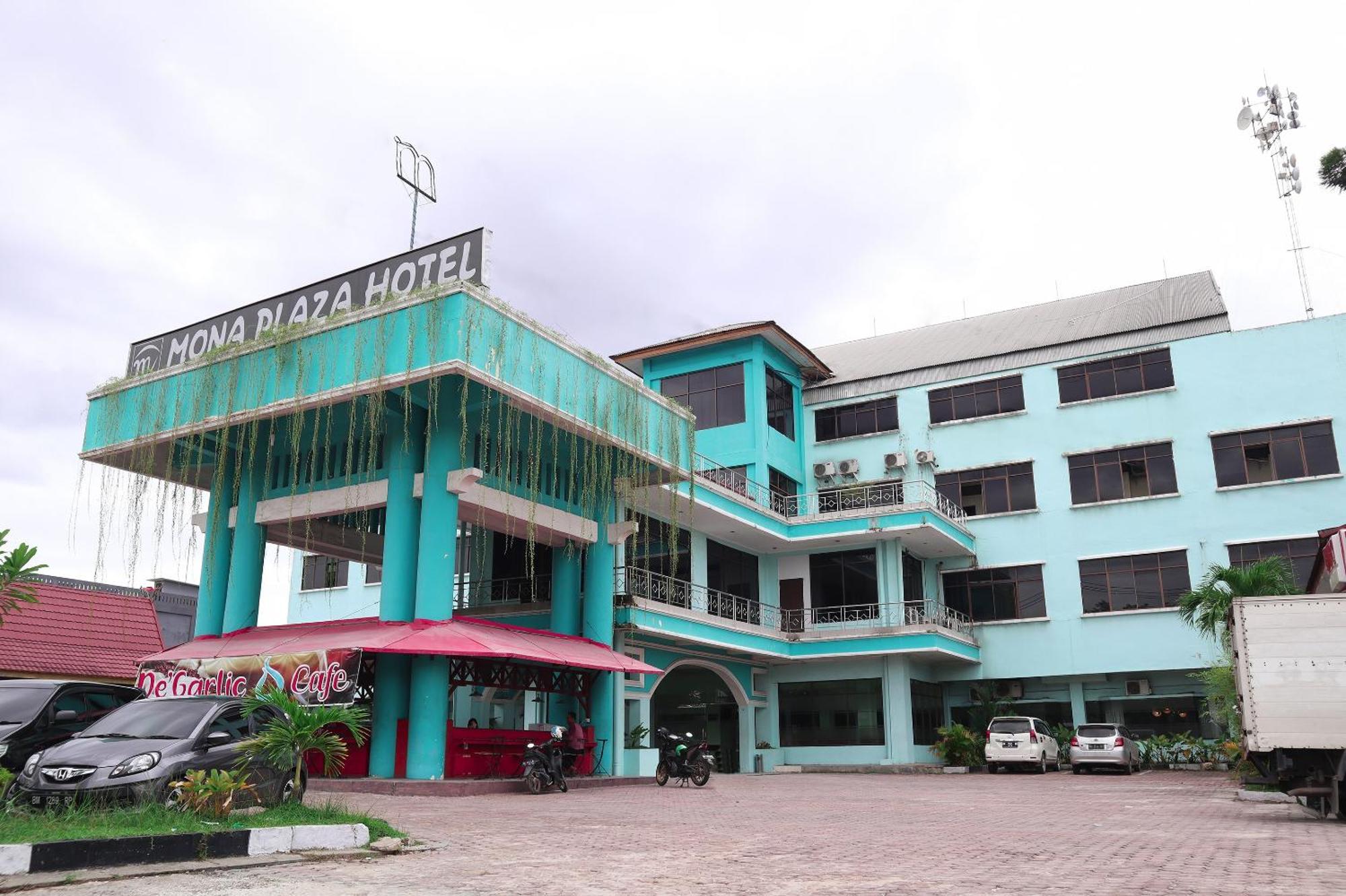 Oyo 742 Mona Plaza Hotel Pekanbaru Luaran gambar
