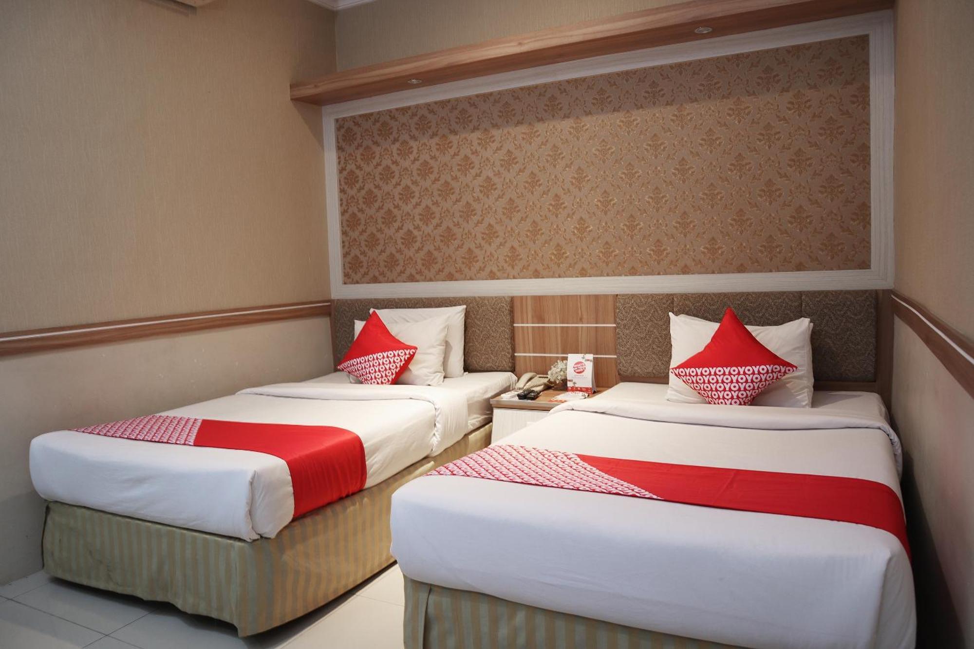 Oyo 742 Mona Plaza Hotel Pekanbaru Luaran gambar