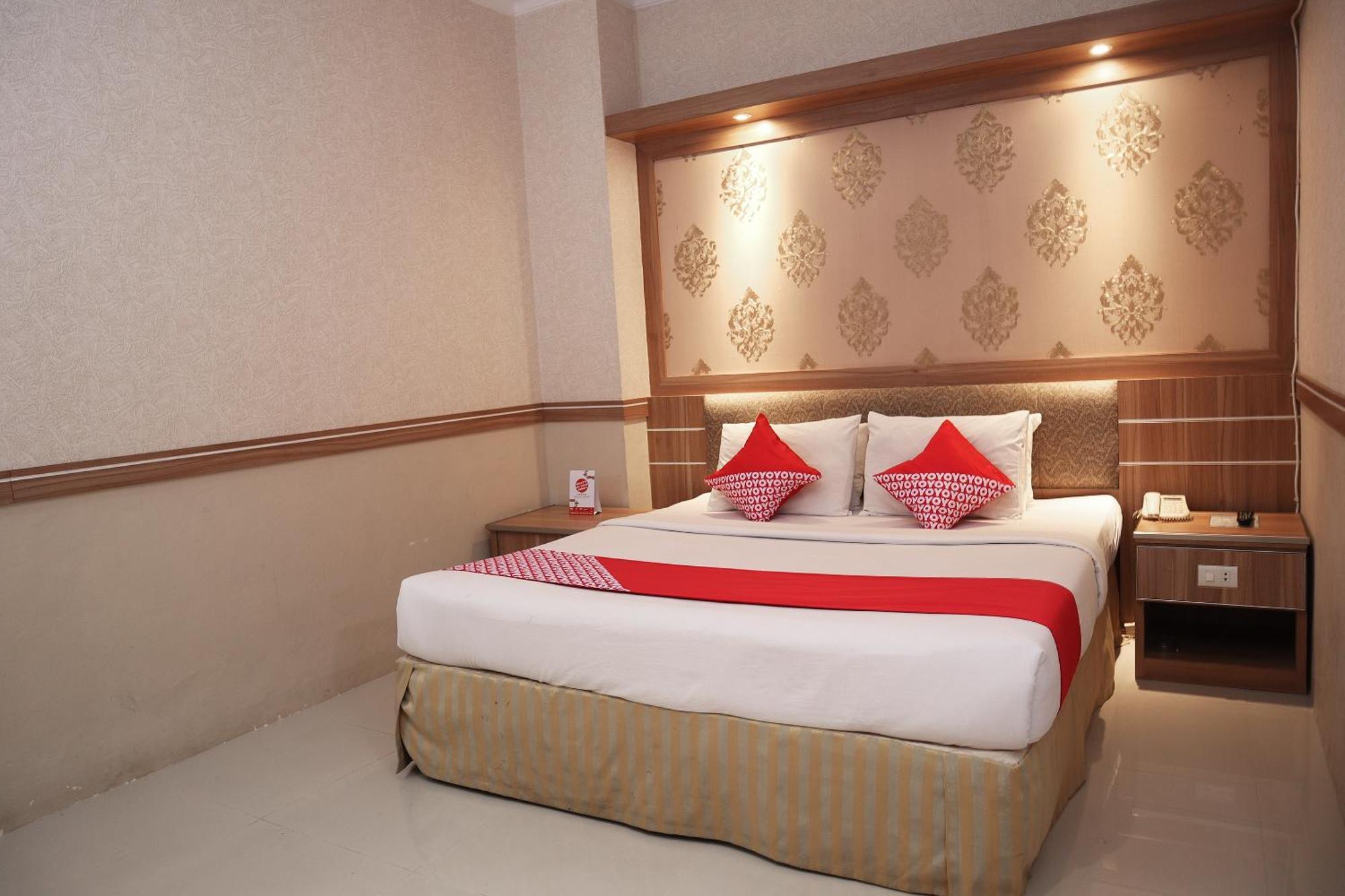 Oyo 742 Mona Plaza Hotel Pekanbaru Luaran gambar