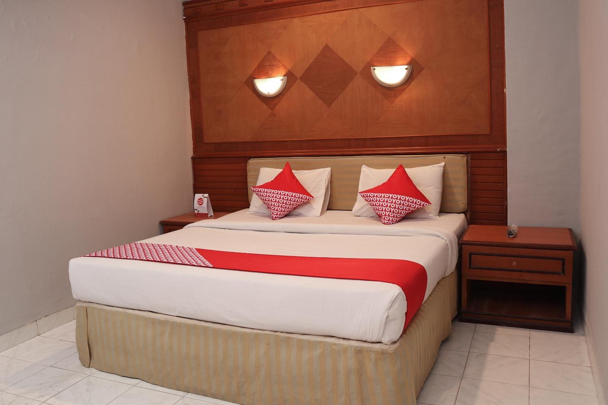 Oyo 742 Mona Plaza Hotel Pekanbaru Luaran gambar