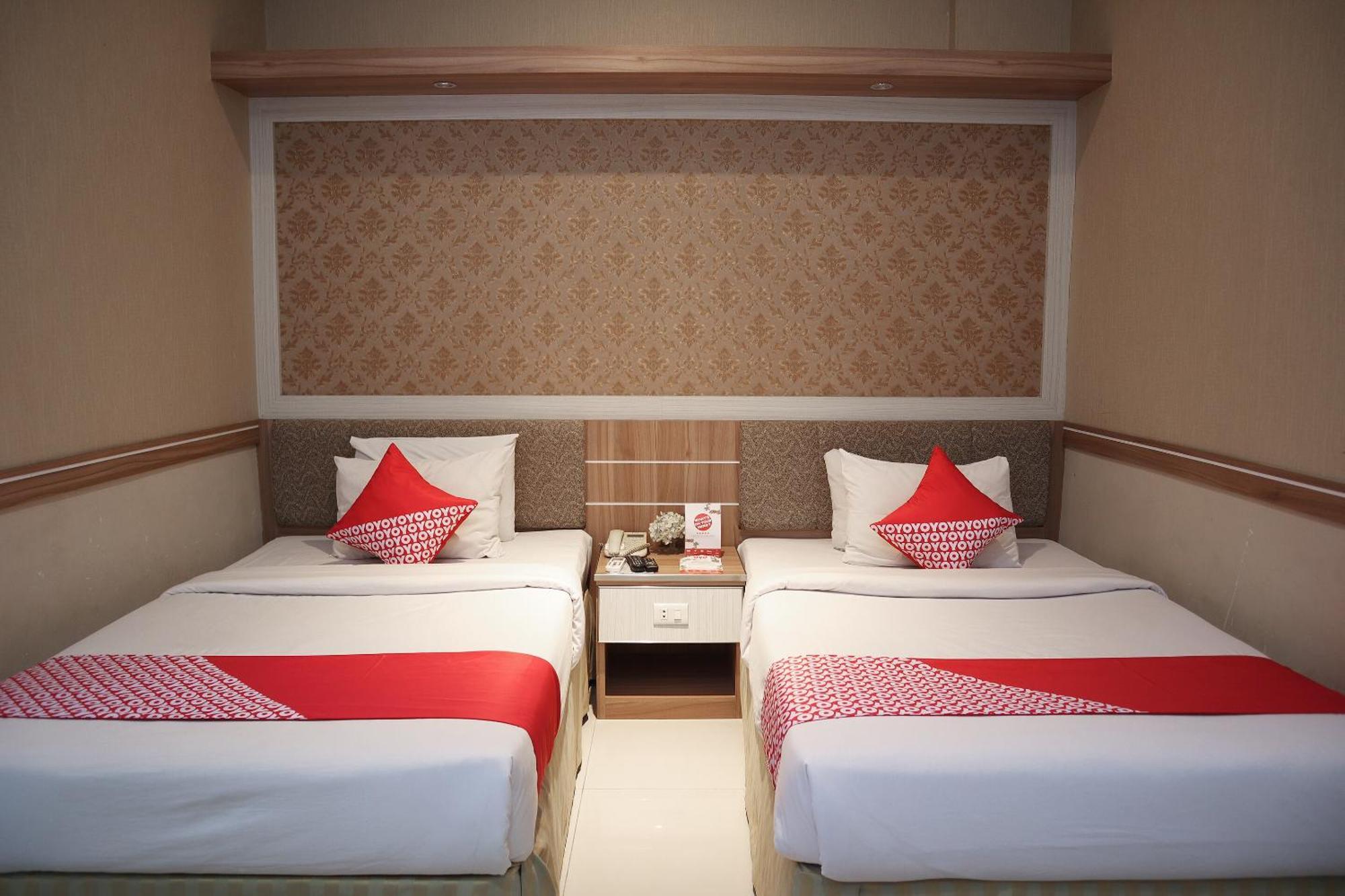 Oyo 742 Mona Plaza Hotel Pekanbaru Luaran gambar
