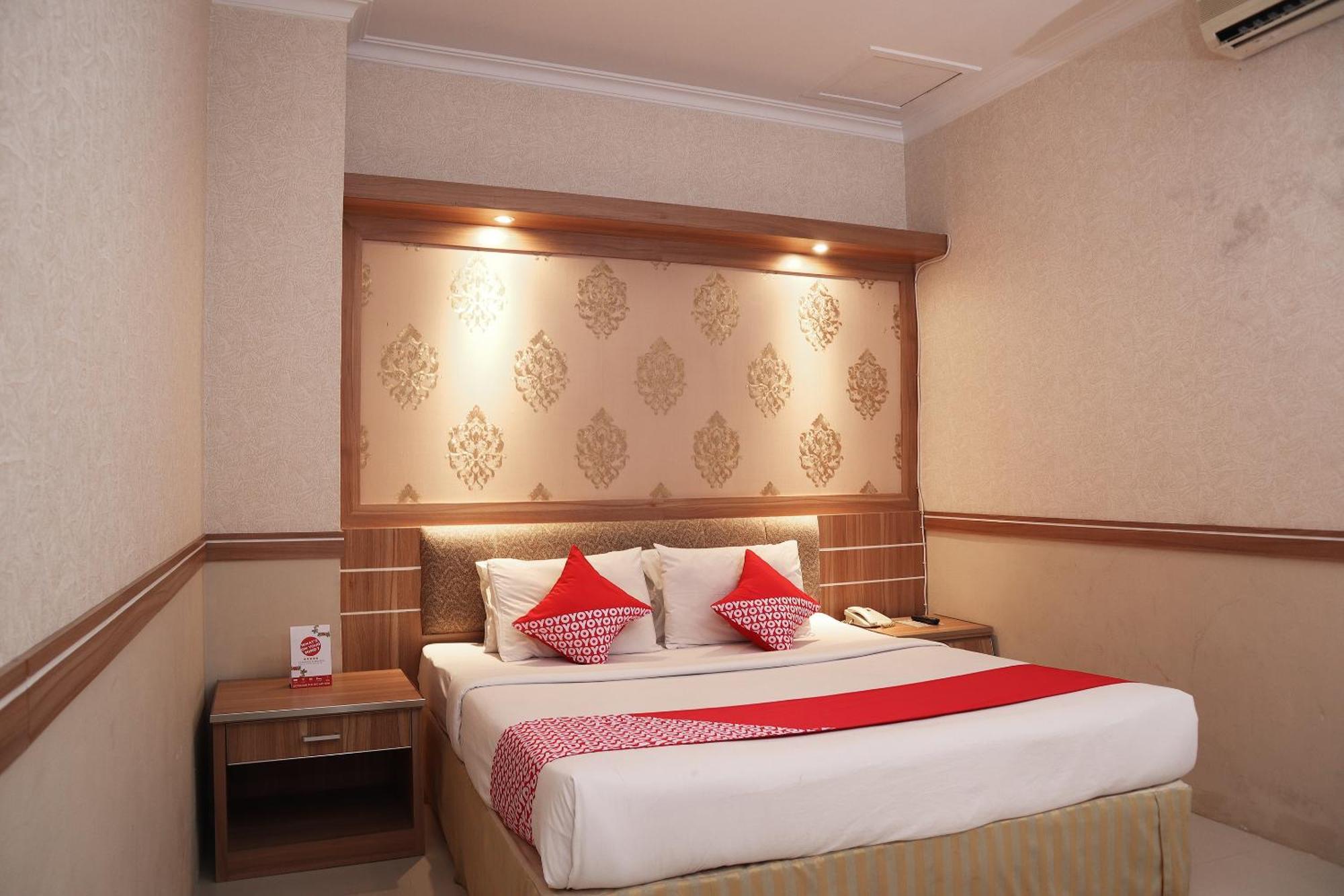 Oyo 742 Mona Plaza Hotel Pekanbaru Luaran gambar