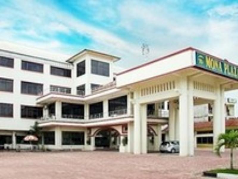 Oyo 742 Mona Plaza Hotel Pekanbaru Luaran gambar