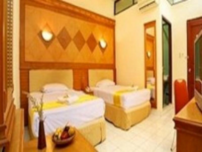 Oyo 742 Mona Plaza Hotel Pekanbaru Luaran gambar